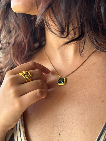 EMERALD GRACE NECKLACE