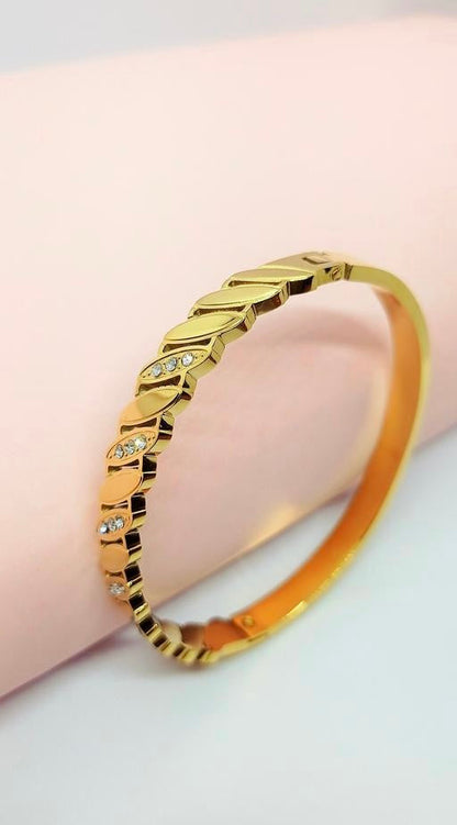 Slanting Oval Designer Bracelet ( Small Size )