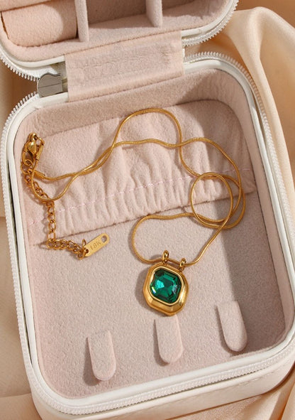 EMERALD GRACE NECKLACE