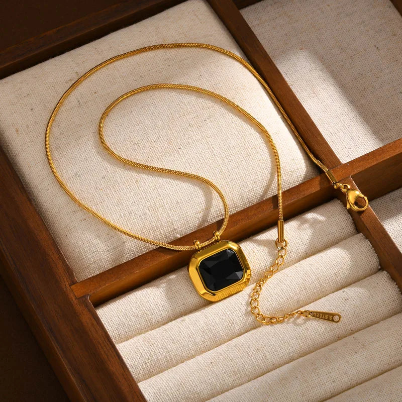 EMERALD GRACE NECKLACE