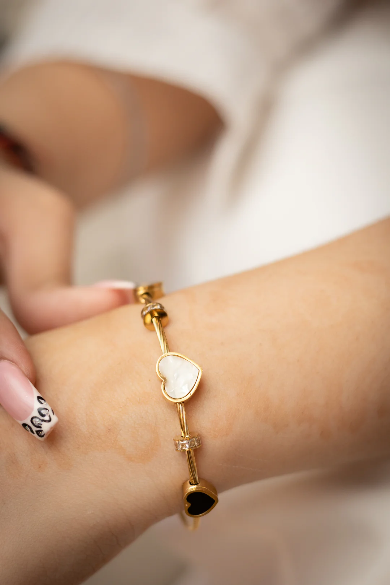 Classic Heart Openable Bracelet
