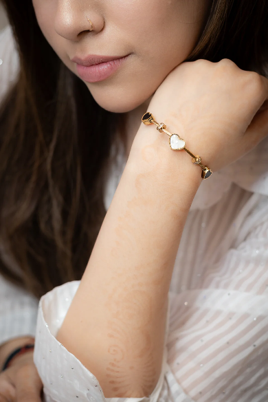 Classic Heart Openable Bracelet