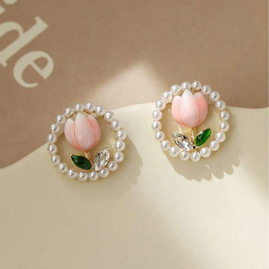 Minimal Pearl Tulip Earrings