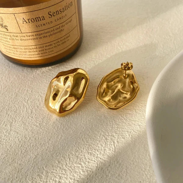 TEXTURED OVAL EARRINGS