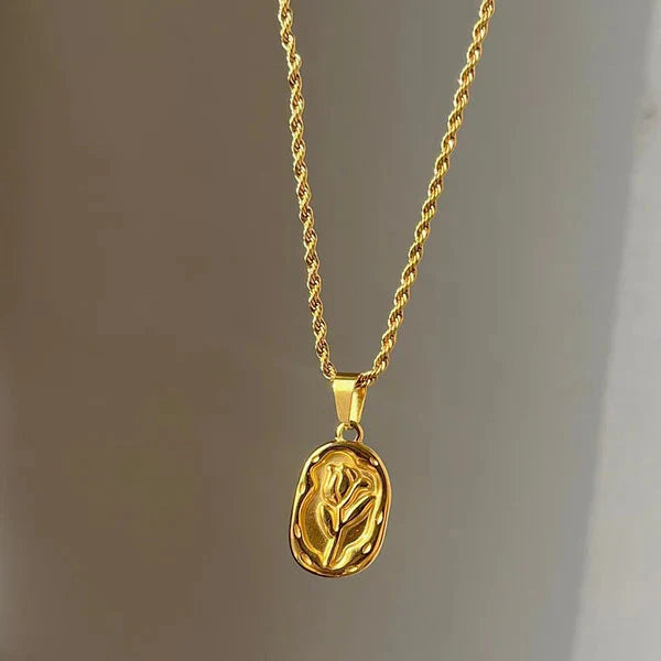 Rosa Aurea Pendant Necklace